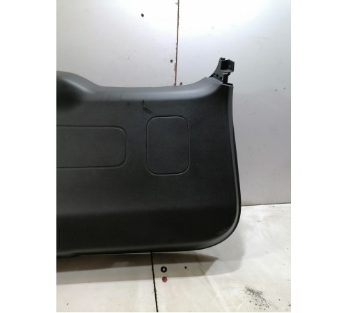 Обшивка крышки багажника