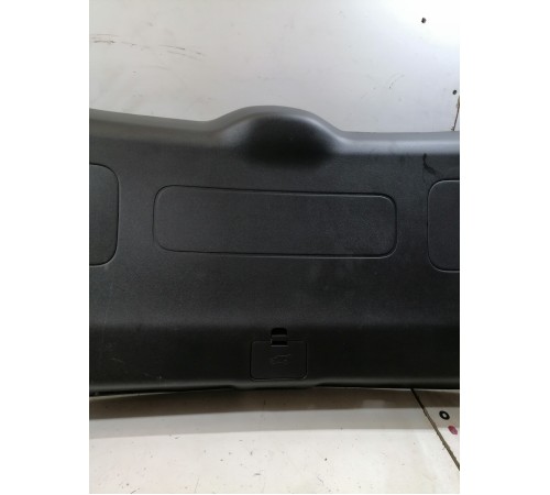 Обшивка крышки багажника