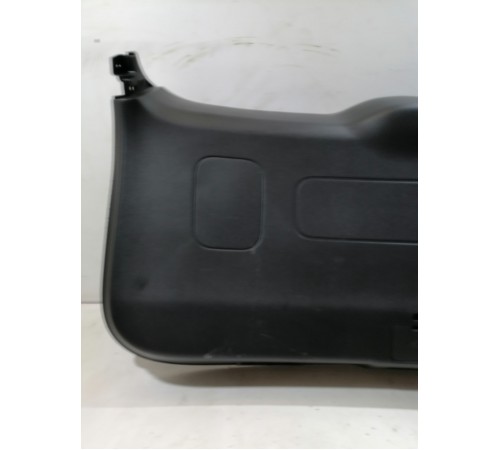 Обшивка крышки багажника