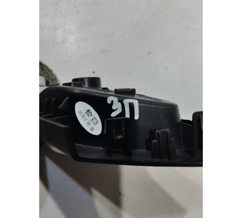 Ручка двери (задняя правая внутренняя)