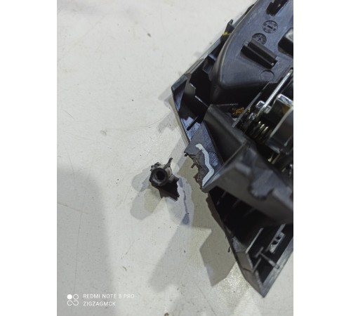 Ручка двери (задняя правая внутренняя)