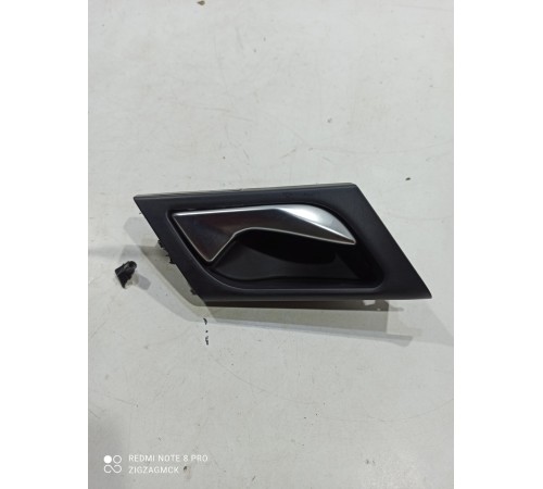 Ручка двери (задняя правая внутренняя)