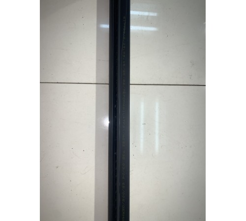 Уплотнитель двери (задний, правый)