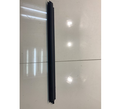 Уплотнитель двери (задний, правый)