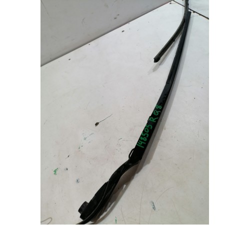 Поводок стеклоочистителя (правый)