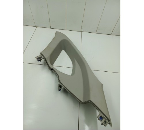 Обшивка задней стойки правая верхняя