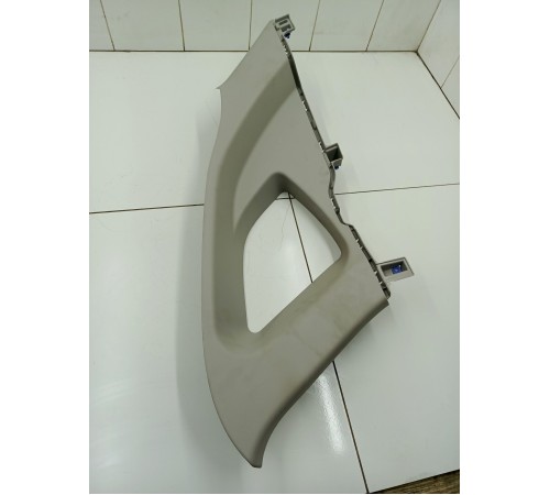 Обшивка задней стойки правая верхняя