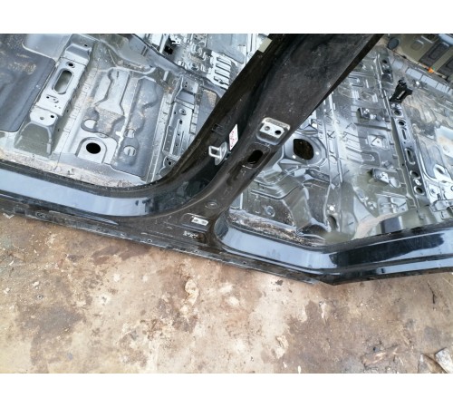 Порог с центральной стойкой левый