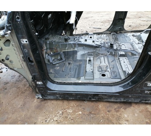 Порог с центральной стойкой левый