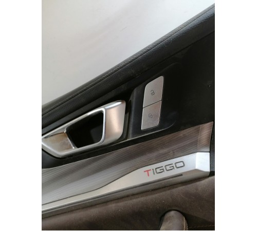 Обшивка двери передняя левая