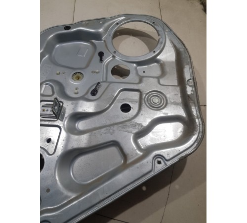 Стеклоподъемник задний левый