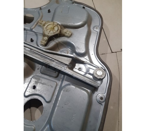 Стеклоподъемник задний левый