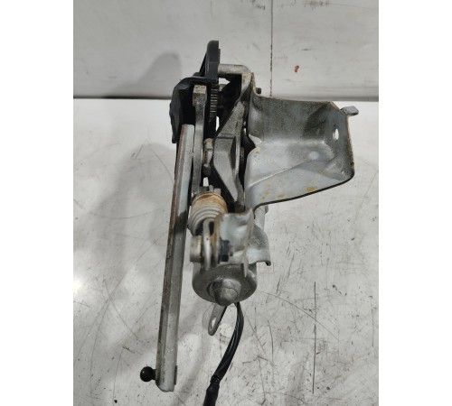 Механизм подъема крышки багажника