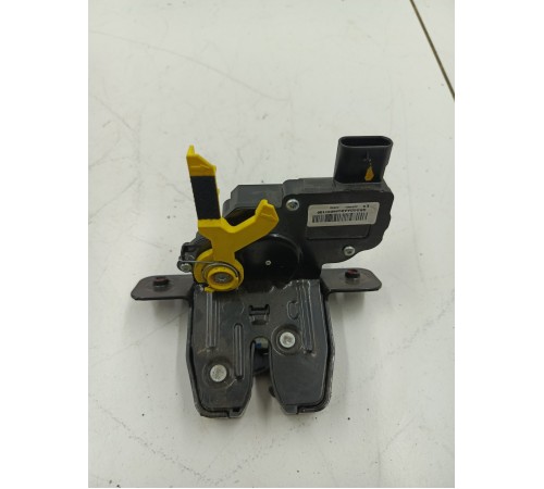 Замок двери багажника