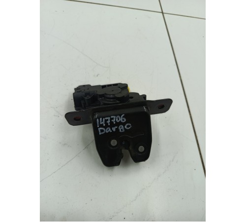 Замок двери багажника