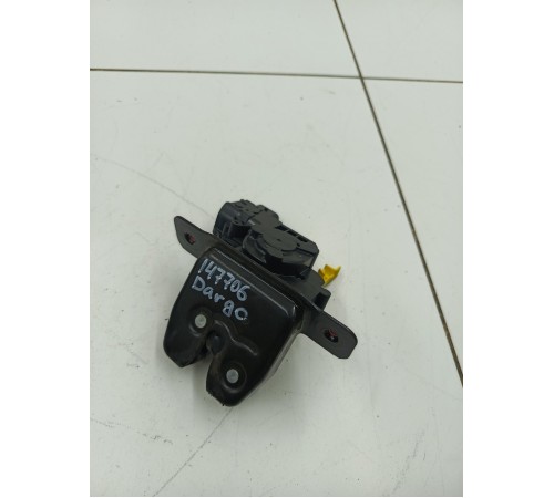 Замок двери багажника