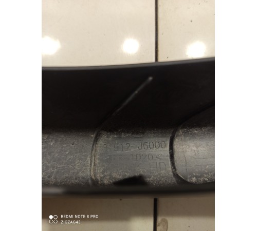 Накладка петли крышки багажника(правая)