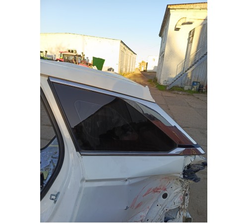 Глухое стекло заднее левое