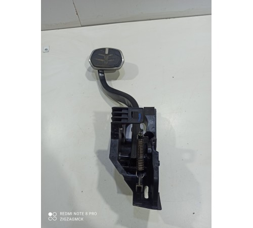 Педаль тормоза