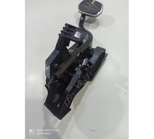 Педаль тормоза