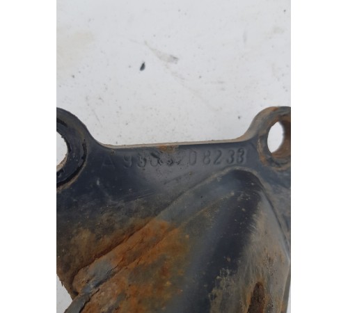 Кронштейн закабинного крыла правый