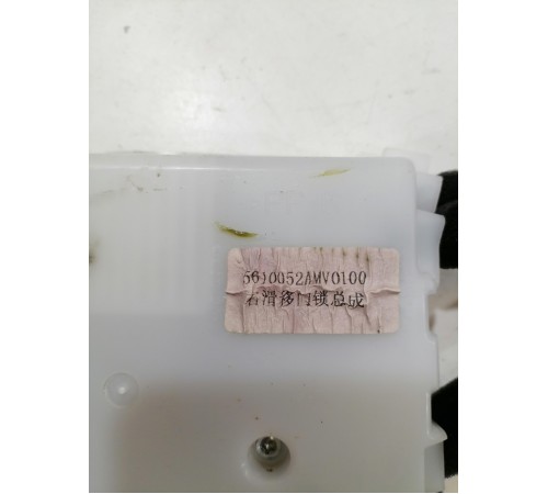 Замок правой сдвижной двери