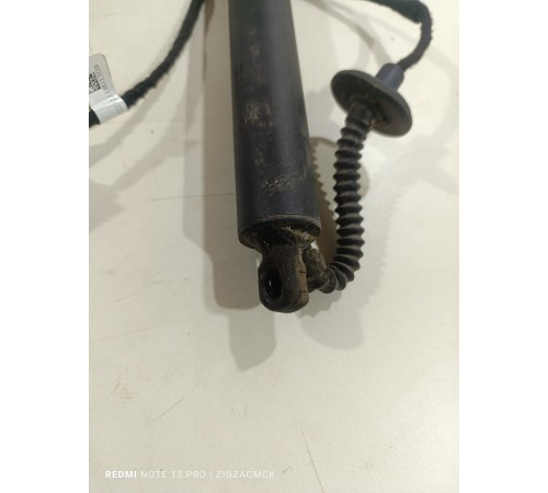 Амортизатор двери крышки багажника левый