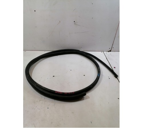 Уплотнитель двери задний левый