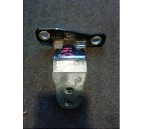 Петля двери задняя левая верхняя