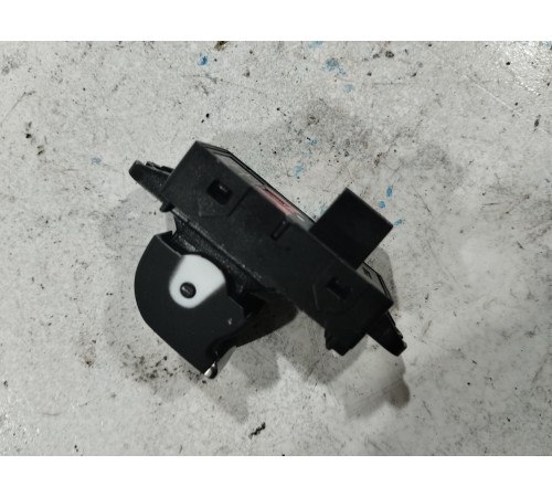 Кнопка стеклоподъёмника передняя правая