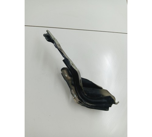 Петля капота правая