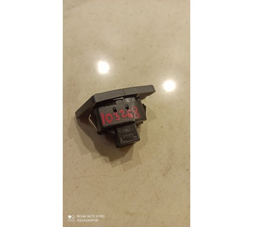 Кнопка центрального замка (передняя левая)