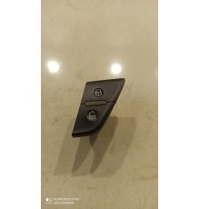 Кнопка центрального замка (передняя левая)