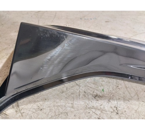 Накладка крышки багажника правая