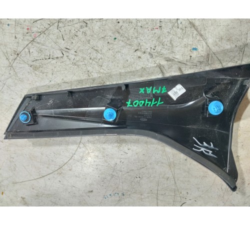 Накладка крышки багажника правая