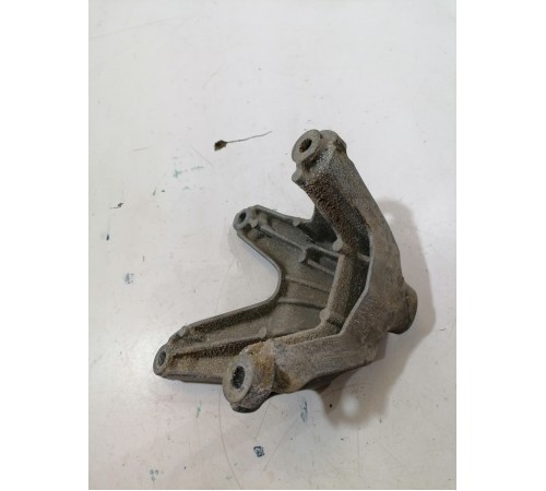 Кронштейн опоры двигателя левый