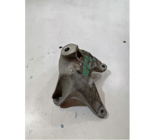 Кронштейн опоры двигателя левый