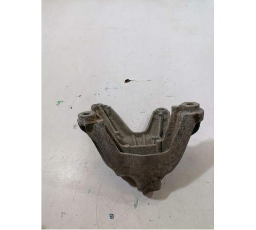 Кронштейн опоры двигателя левый