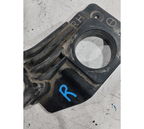 Кронштейн (крепление) фары противотуманной правый