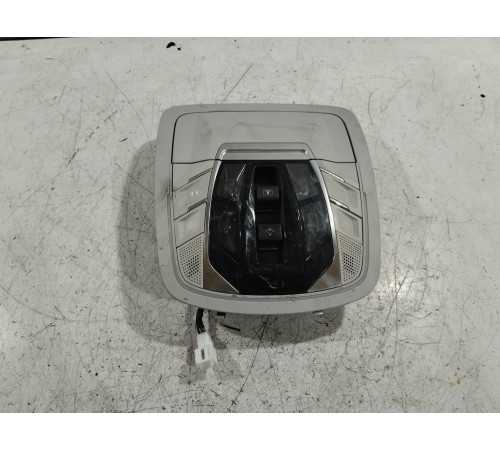 Плафон внутреннего освещения салона передний