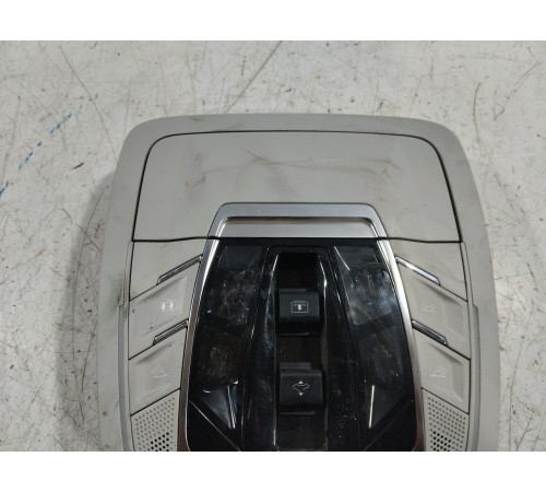 Плафон внутреннего освещения салона передний