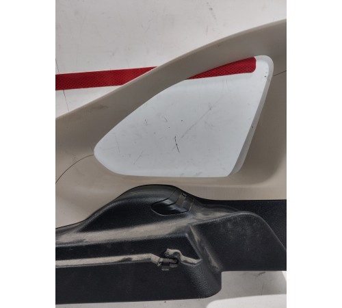 Накладка стойки (задняя левая)