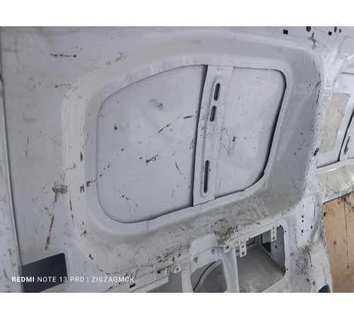 Левая сторона кузова