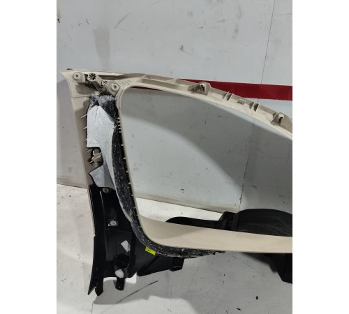 Накладка стойки (задняя левая)