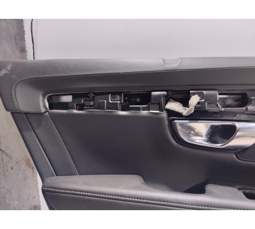 Обшивка двери (задняя левая)