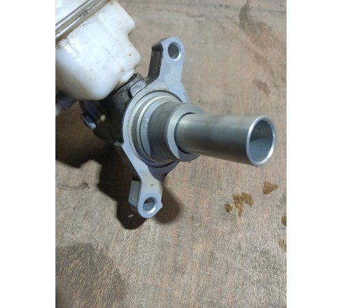 Главный тормозной цилиндр с бачком