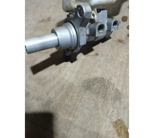 Главный тормозной цилиндр с бачком