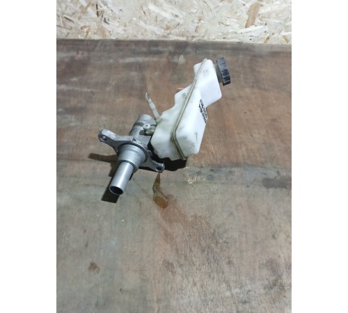 Главный тормозной цилиндр с бачком