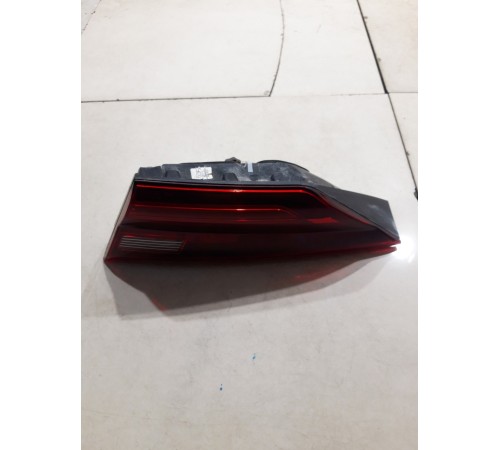 Фонарь крышки багажника правый