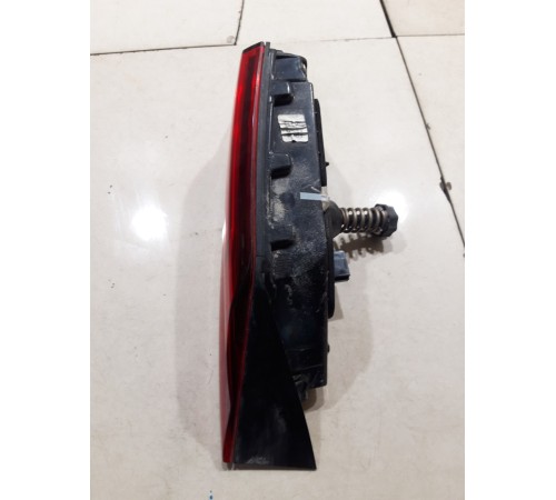 Фонарь крышки багажника правый